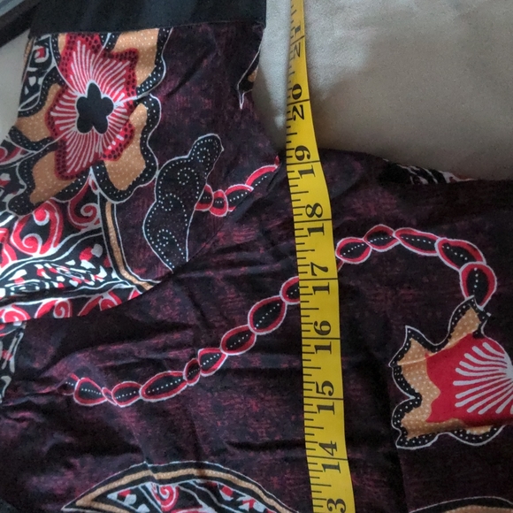 Semata Wayang plunging neckline long shirt, dark magenta with peach flowers - Picture 9 of 9